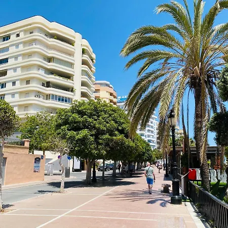 First Line! Art-apartment On The Seafront Of With Swimming Pool 아파트